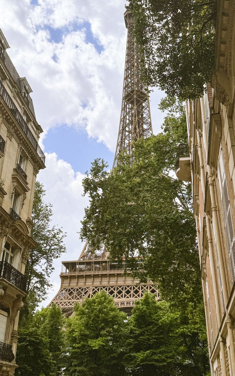 Ruelle secrète de Paris avec architecture typique